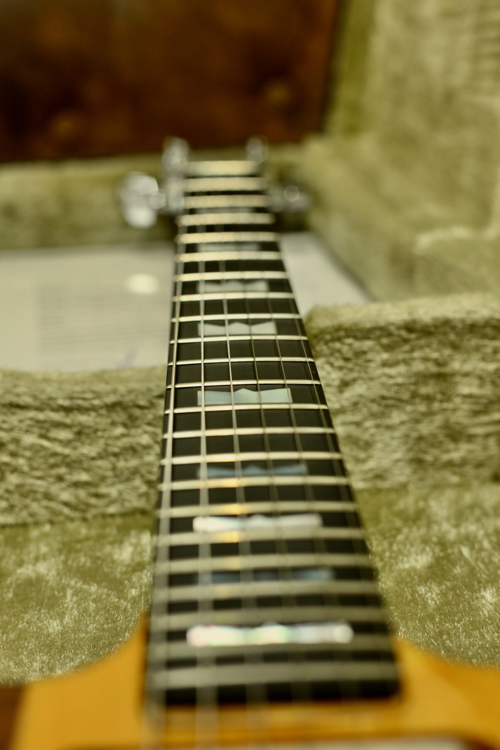 Kramer 650G “Artist” USA (1978) | Walnut Alembic